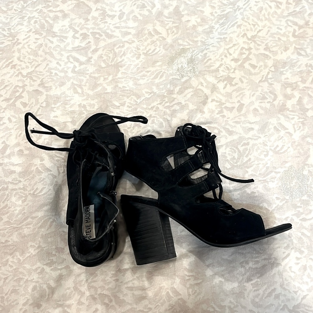 Steve Madden Black heels with heel opening